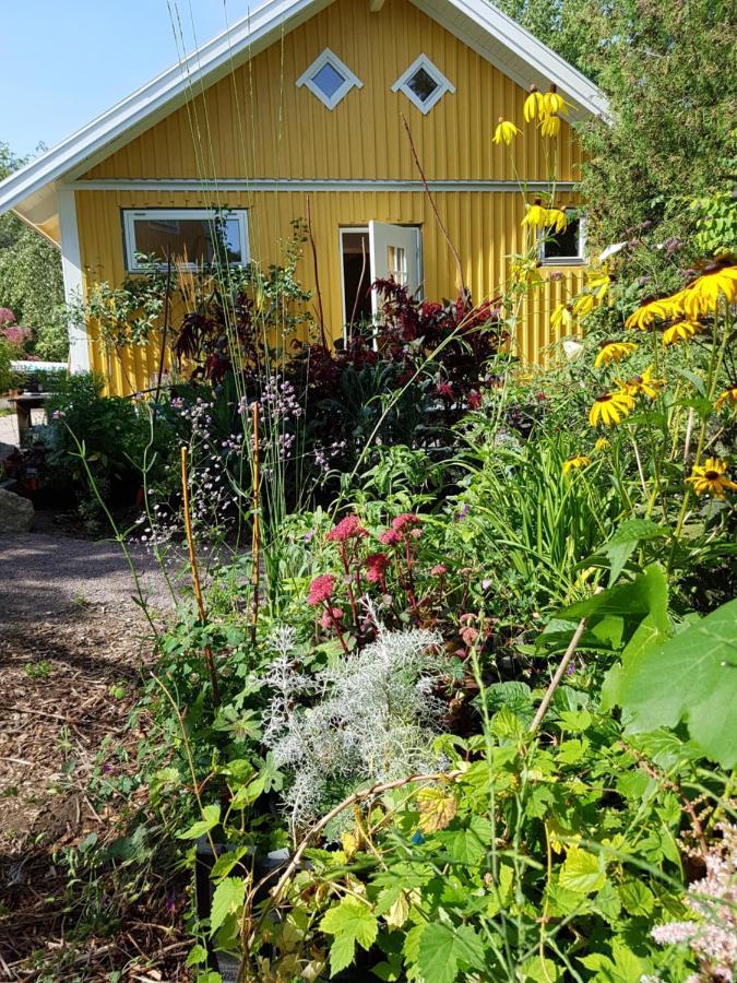 Perenner Pa Bakgarden Bed & Breakfast Motala Bagian luar foto